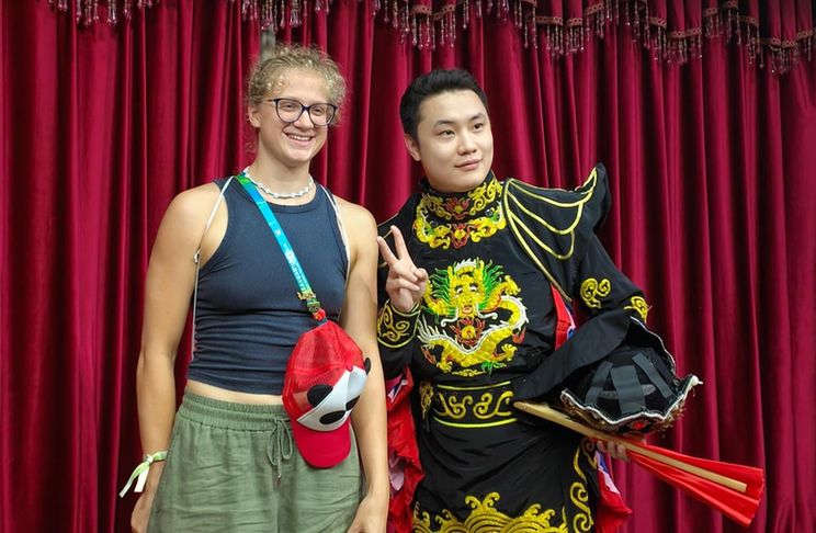 成都大运会丨与非遗“撞个满怀” 外籍运动员打卡中国传统文化 成都大运会丨与非遗“撞个满怀” 外籍运动员打卡中国传统文化