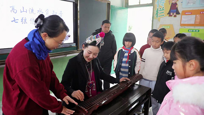 记录短片:调研足迹——从大山深处到“委员通道” 记录短片:调研足迹——从大山深处到“委员通道”