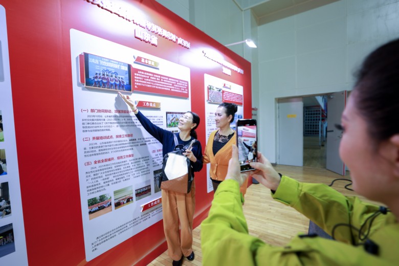 巾帼力量展风采 体育赋能促振兴——“万村女性社会体育指导员培训计划”成果展举行 巾帼力量展风采 体育赋能促振兴——“万村女性社会体育指导员培训计划”成果展举行